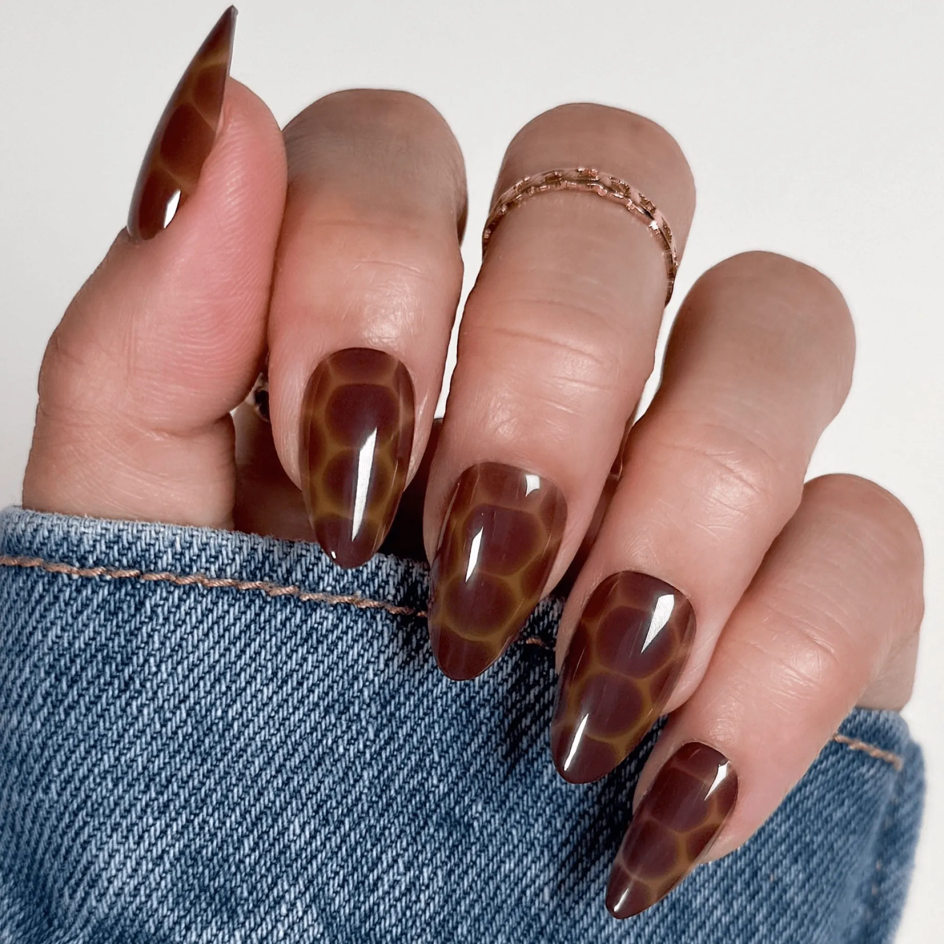 Amber Shell Press On Nails - Short Almond