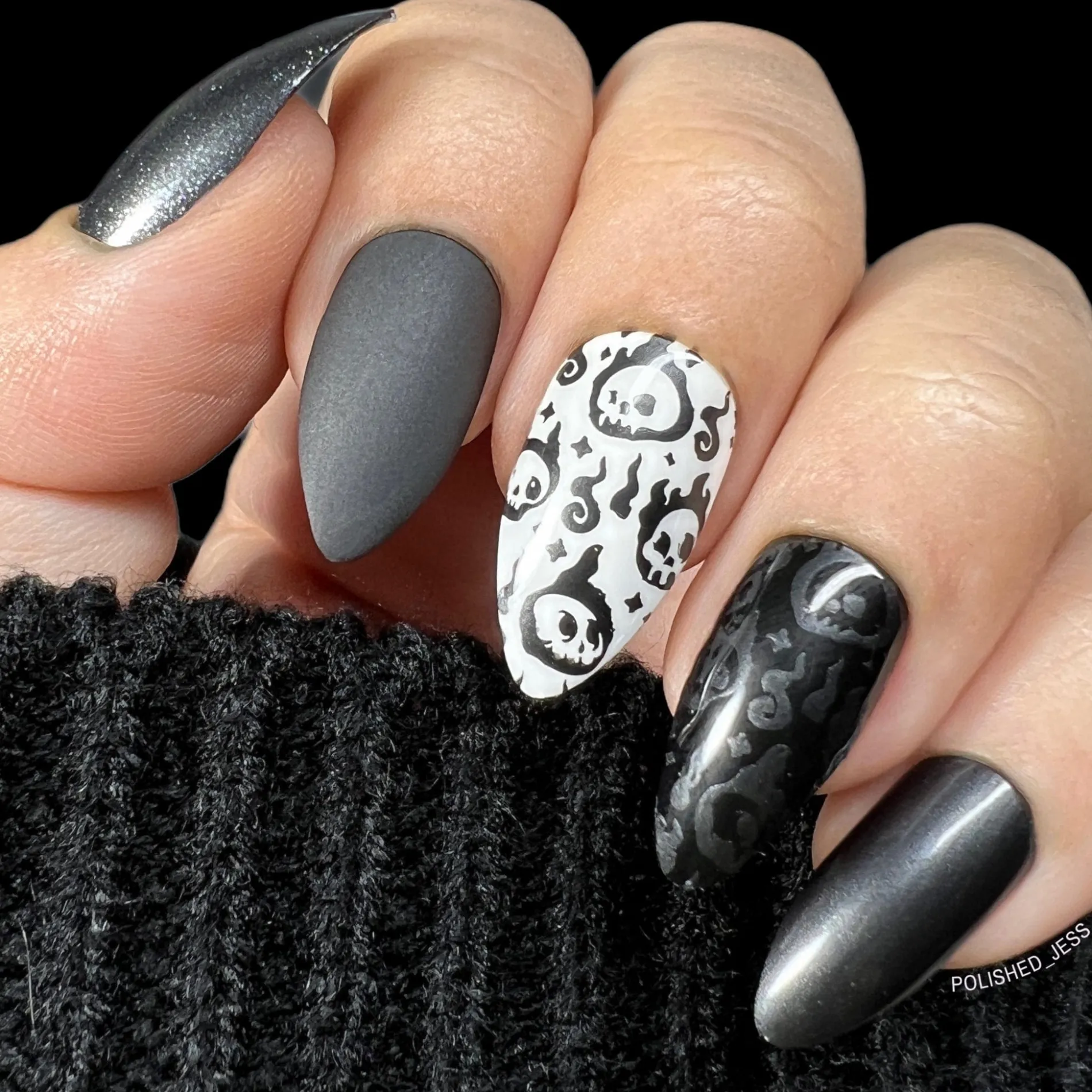 Batty (B489) - Gunmetal Silver Shell Stamping Polish