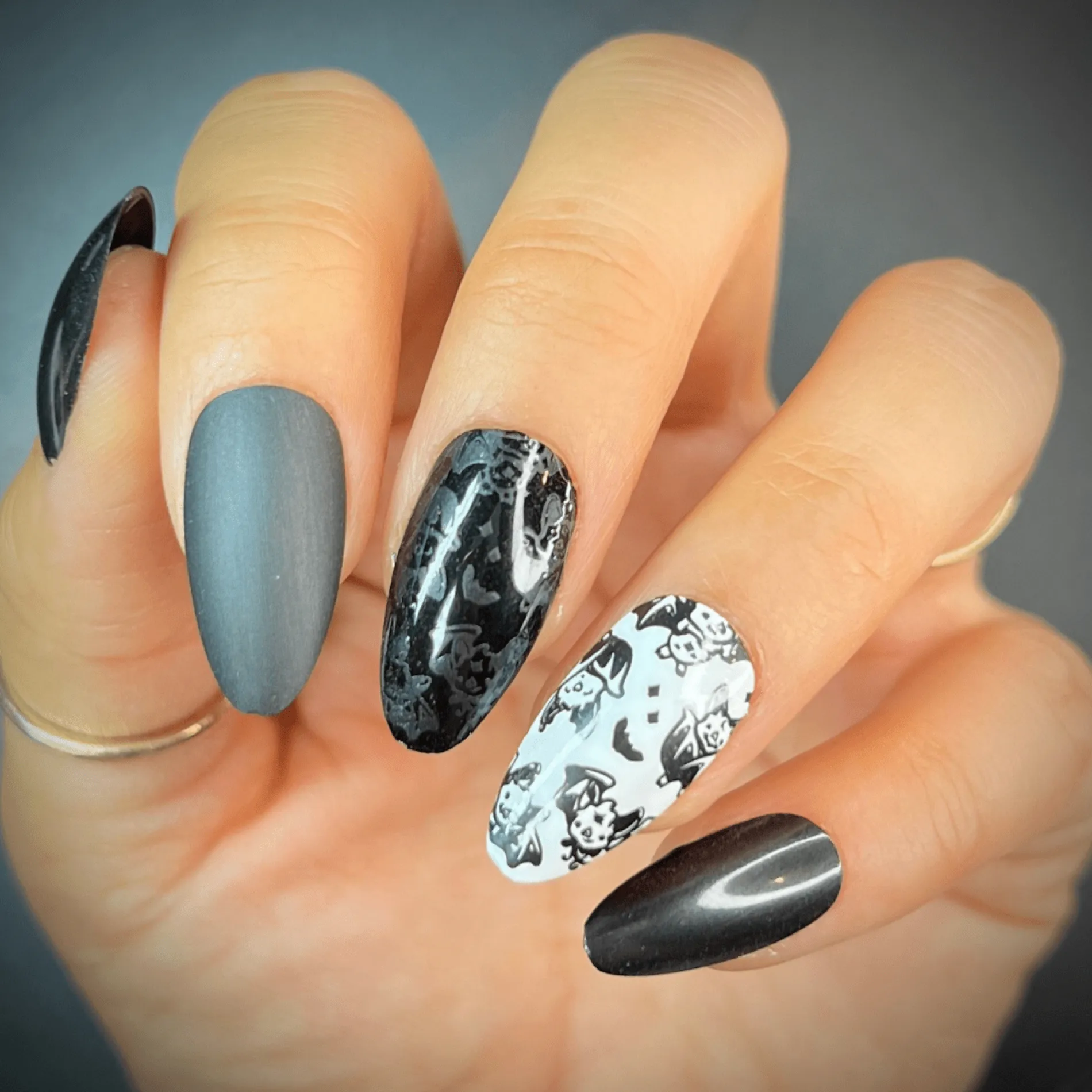 Batty (B489) - Gunmetal Silver Shell Stamping Polish