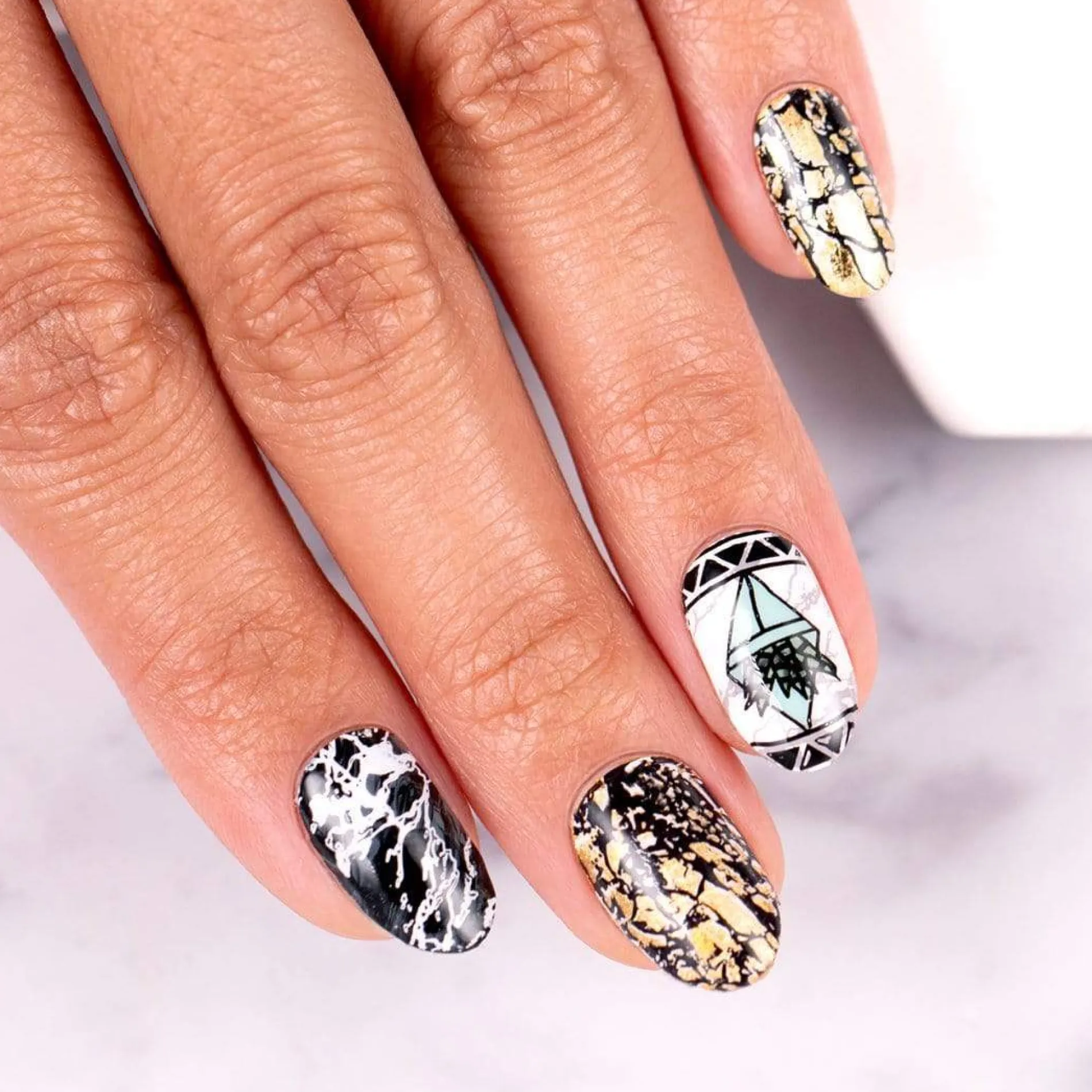 Chic Peek: Heart of Stone (BM-XL476) - Nail Stamping Plate