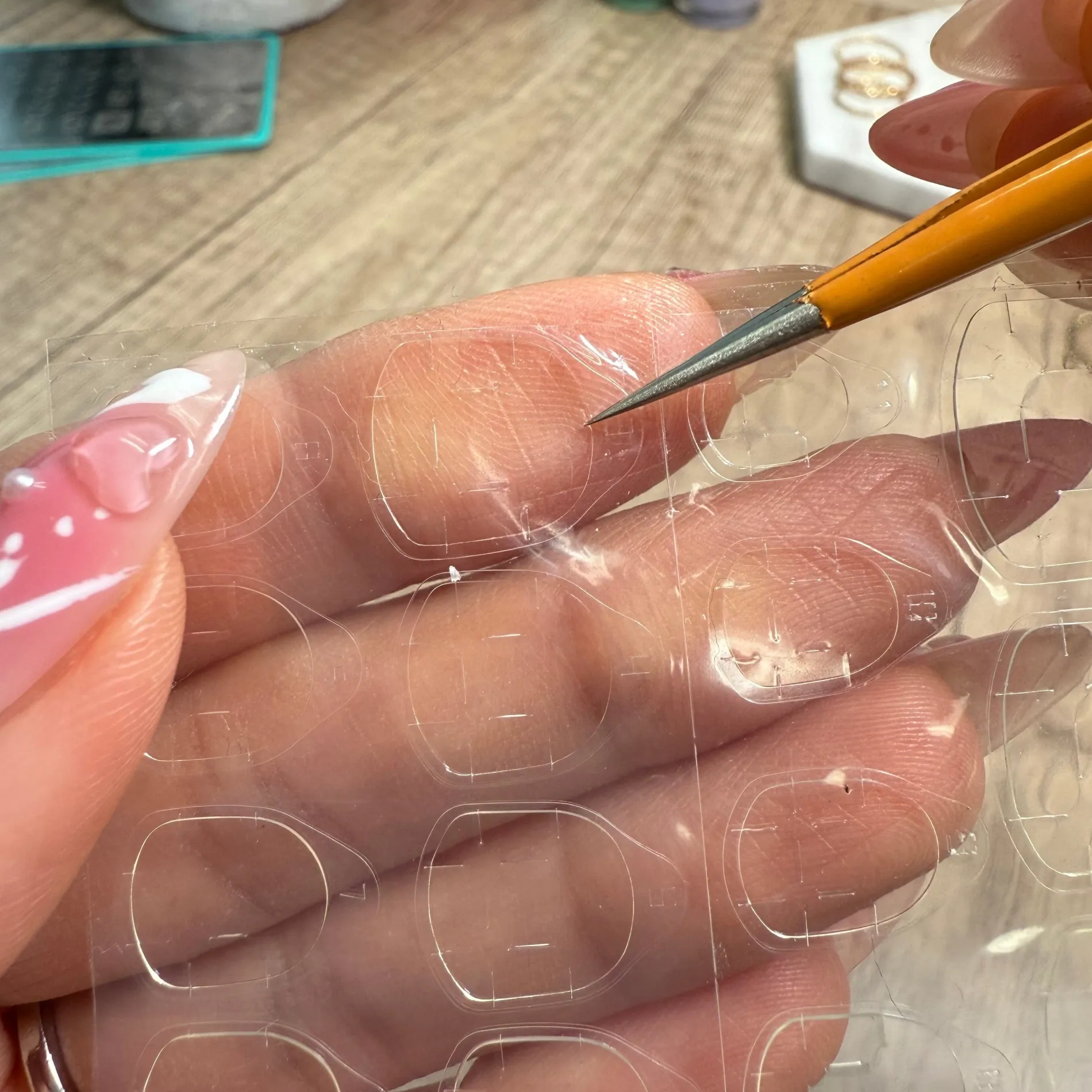Dual-Ended Nail Art Tweezer and Silicone Pusher