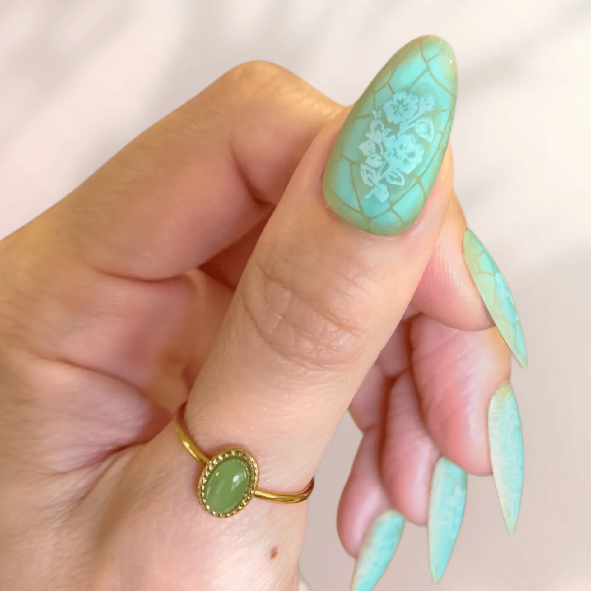 Fine China: Glazed Perfection (MXM169) - Nail Stamping Plate
