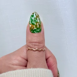 Growing Shadows (M585) - Nail Stamping Plate