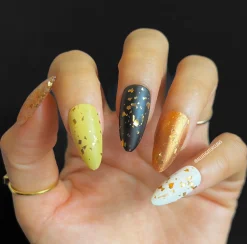 Honeypot (P138) - Clear with Copper Gold Flakies Nail Polish