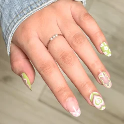 LImited Edition Flower Babe Press On Nails - Short Round