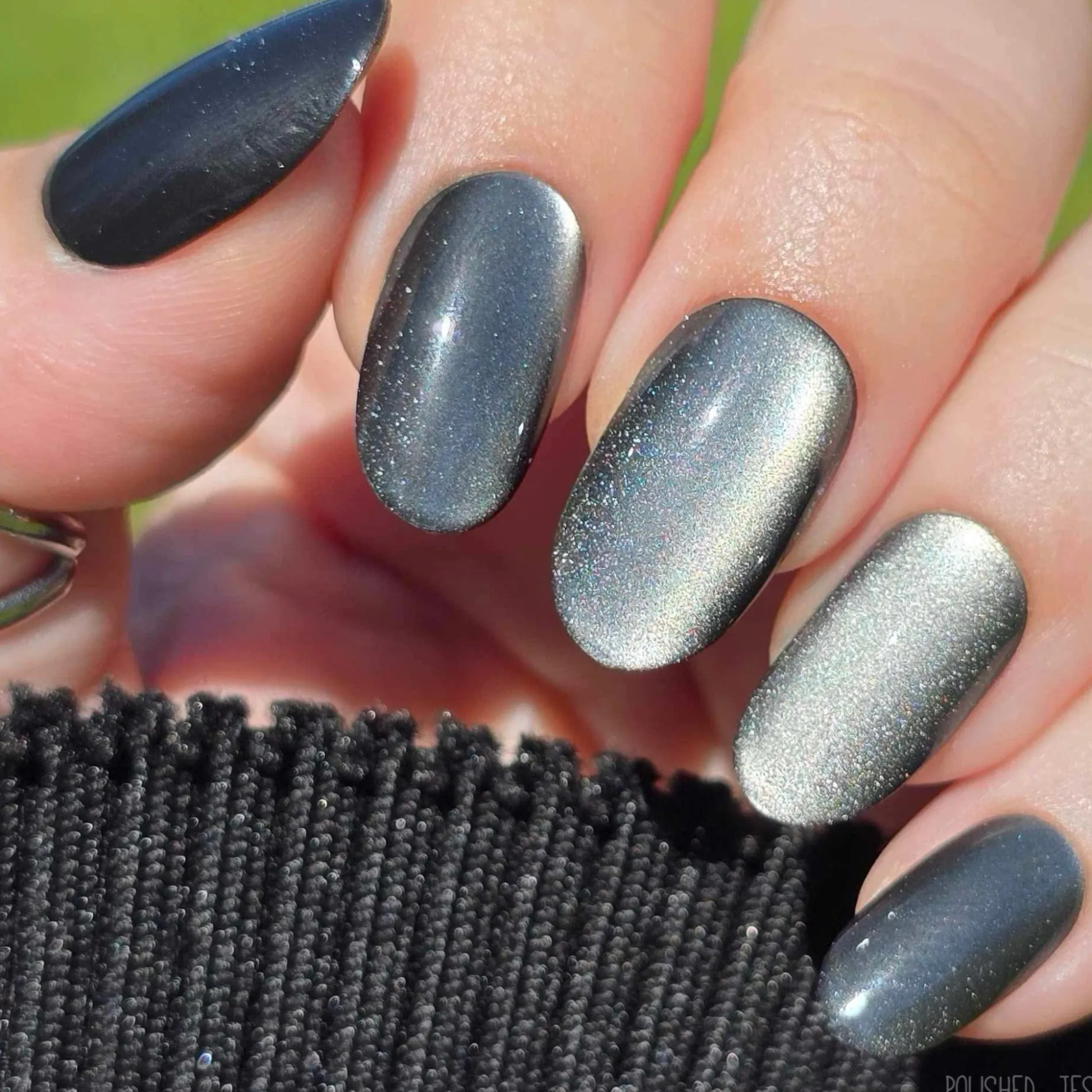 Magnetic Metal Press On Nails - Short Round
