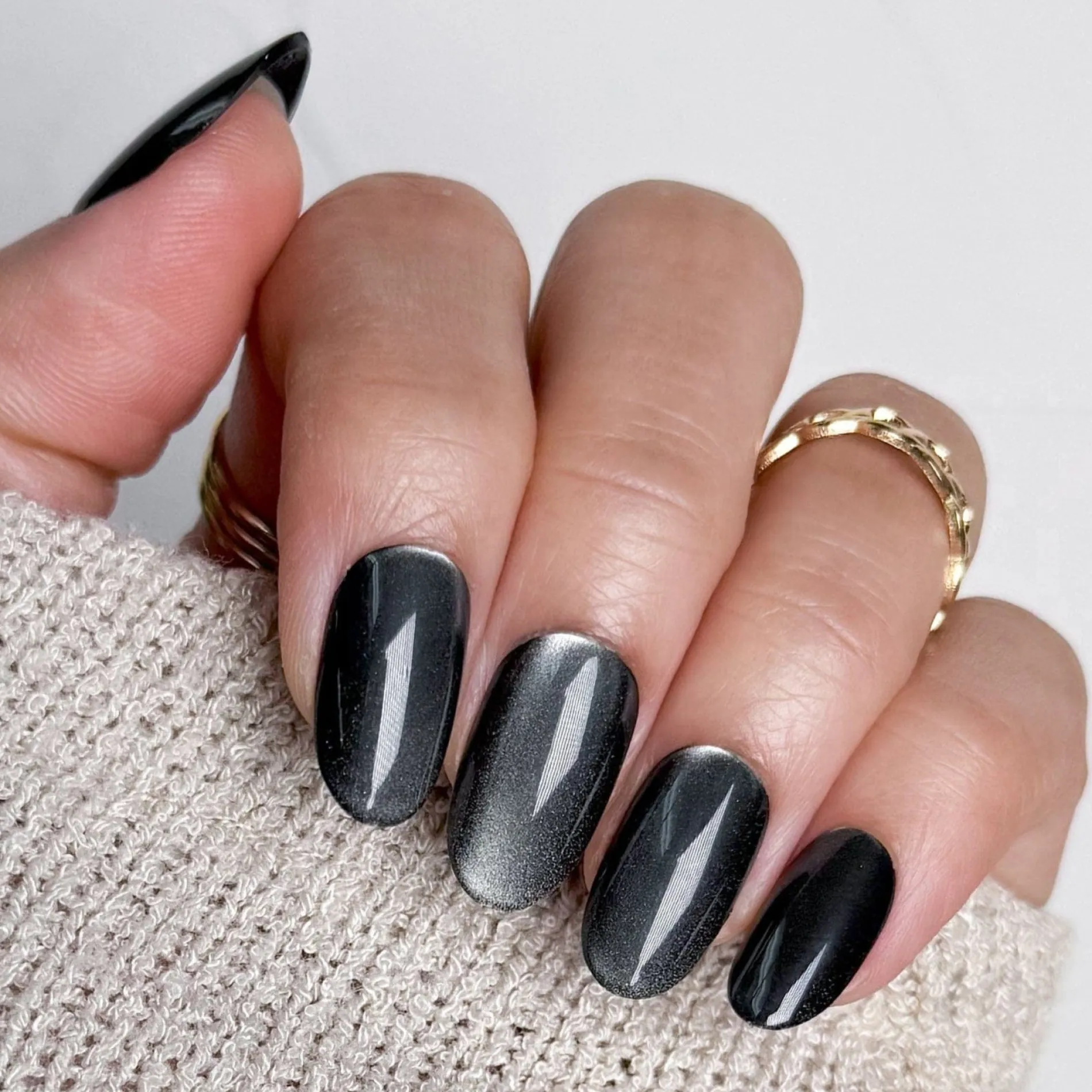 Magnetic Metal Press On Nails - Short Round