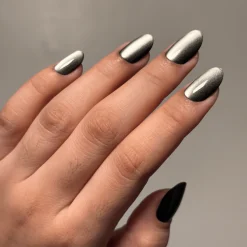 Magnetic Metal Press On Nails - Short Round
