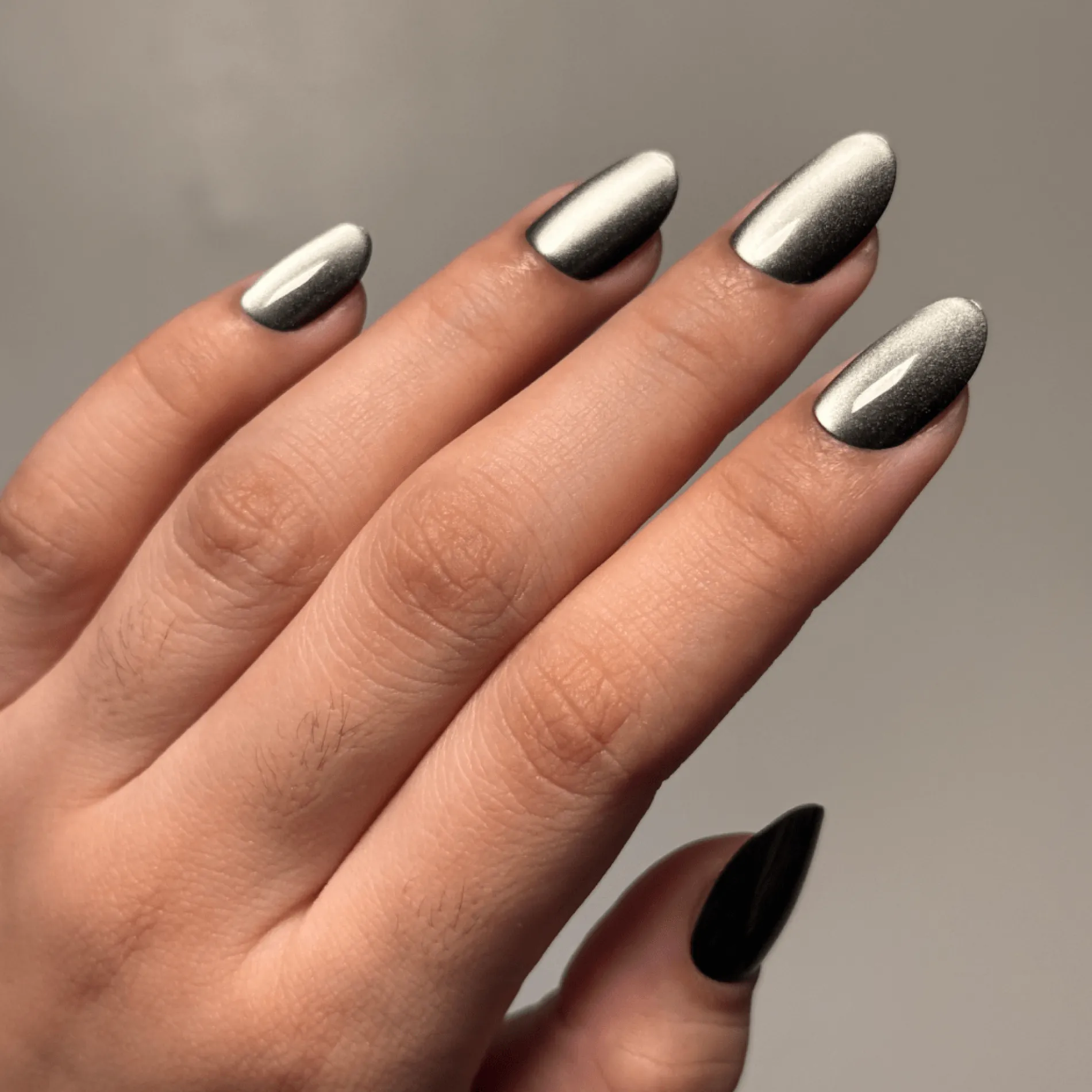 Magnetic Metal Press On Nails - Short Round