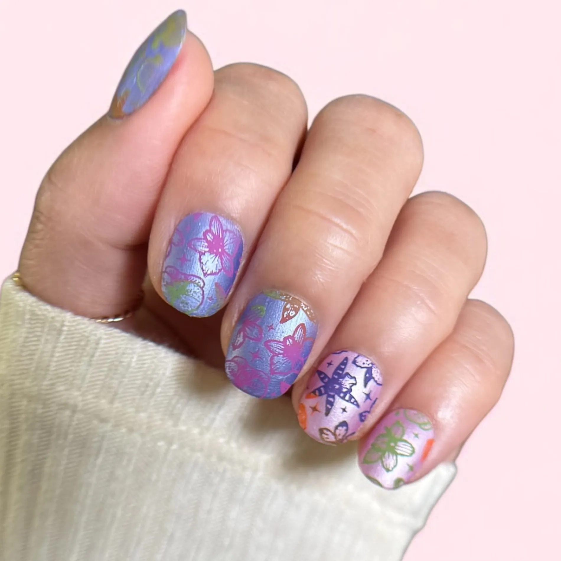 Poised Petals (M606) - Nail Stamping Plate