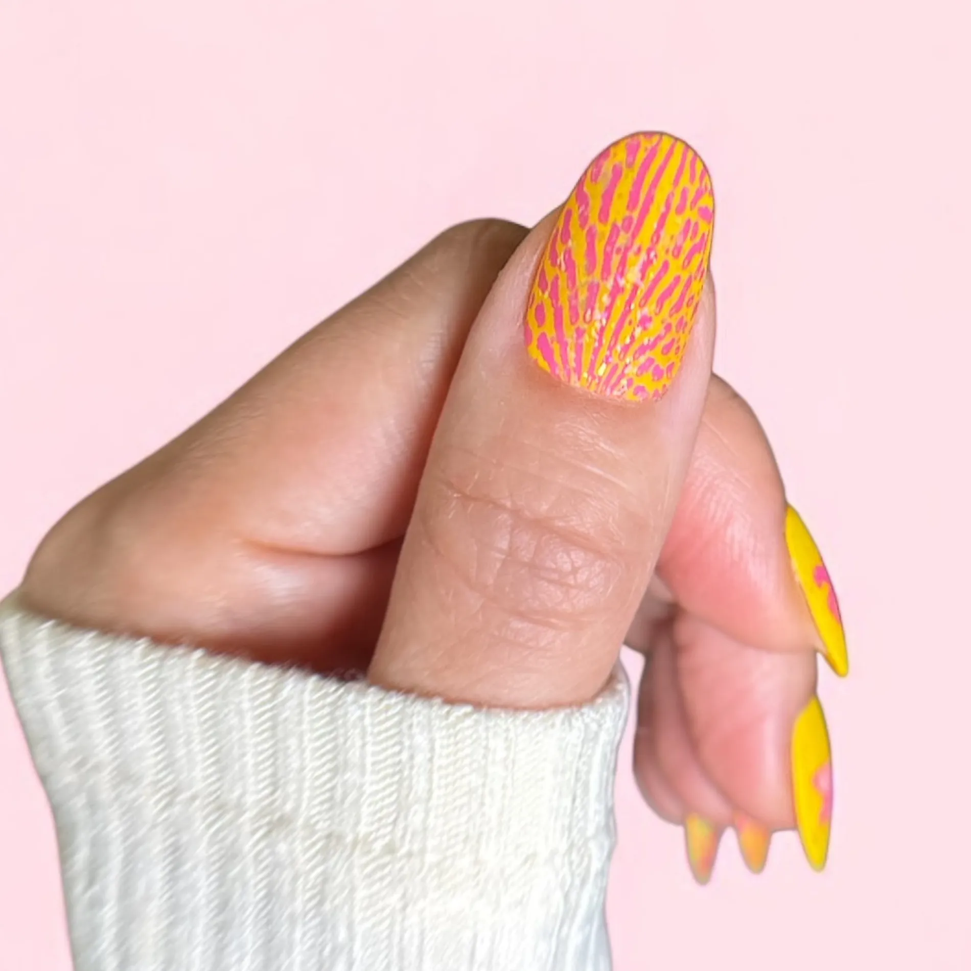 Poised Petals (M606) - Nail Stamping Plate