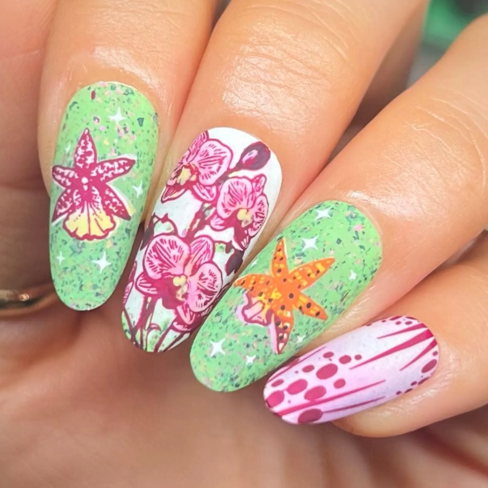 Poised Petals (M606) - Nail Stamping Plate